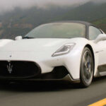 La cima del rendimiento de Maserati. V6 de 621 hp, velocidad máxima 325 km/h, manejo excepcional y un diseño que llama la atención.

Estos modelos muestran la evolución de Maserati, combinando historia, lujo y velocidad extrema.