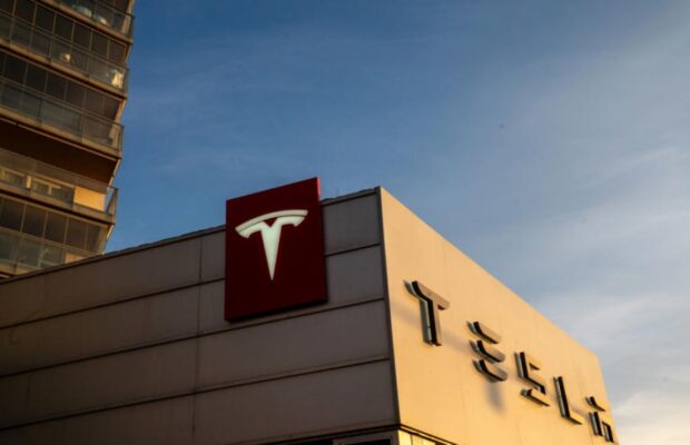 Tesla pierde a otro ejecutivo clave en medio de su giro hacia la IA.