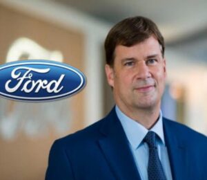 Ford admite la verdad: la brecha de cableado que le dio a Tesla la ventaja en software.
