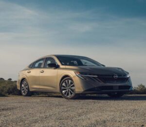 ¿Realmente necesitas un híbrido para ahorrar gasolina? Descubre estos autos de gasolina que rivalizan con los híbridos en eficiencia.