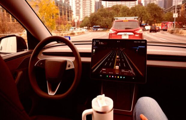 Tesla confirma que sus robotaxis pueden ser conducidos de forma remota.