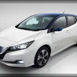 El Nissan Leaf 2017 destaca como el vehículo eléctrico más nuevo en esta lista. Con 107 millas de autonomía y alta calificación en J.D. Power 2020, el Leaf combina eficiencia energética y fiabilidad. Además, mantiene bien su valor de reventa, lo que lo hace ideal para quienes buscan una inversión a largo plazo en movilidad eléctrica.
