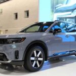 El Mazda CX-90 PHEV ofrece una autonomía de 500 millas y capacidad para siete pasajeros. Sin embargo, algunos propietarios sienten que la experiencia no justifica su precio inicial de $50,495, especialmente cuando las expectativas eran altas. La potencia y la tecnología no siempre se traducen en disfrute real al volante.