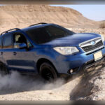 Este modelo destaca negativamente por su consumo excesivo de aceite y fallos graves de motor que pueden requerir reemplazos completos. A esto se suman problemas en la suspensión trasera, con muelles que pueden romperse de forma repentina, comprometiendo la estabilidad. La transmisión también presenta fallos, junto con múltiples problemas eléctricos que elevan los costes de mantenimiento.