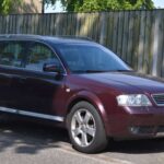 Una propuesta muy interesante: un familiar con capacidades off-road, tracción integral y suspensión neumática regulable. En su momento combinaba lujo con versatilidad como pocos.
El gran problema fue su confiabilidad: la suspensión neumática fallaba seguido, el mantenimiento era caro y la mecánica general envejeció mal, convirtiéndolo en un auto complicado de mantener.