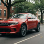 El Hornet prometía ser un crossover compacto con ADN deportivo, pero ha terminado percibiéndose como un producto caro y poco auténtico. Su sistema híbrido enchufable presenta fallos electrónicos recurrentes, y su propuesta no conecta con el público tradicional de la marca. Resultado: unidades acumuladas sin salida clara.