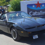 El Pontiac Firebird third generation adoptó el diseño en forma de cuña típico de los años 80, con líneas futuristas y una silueta más cercana a los deportivos europeos. Su estética, popularizada por la cultura pop, lo convirtió en un icono visual de su época.