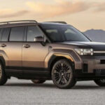 Un caso que sorprende. Las generaciones más recientes mejoraron mucho en calidad mecánica, especialmente en sus motores, que ahora soportan mejor el paso del tiempo. Con mantenimiento regular, puede superar sin problemas los 200.000 millas, algo que antes no era común en la marca.