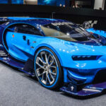 El Bugatti Vision Gran Turismo fue creado en colaboración con Gran Turismo. Aunque parecía un diseño digital, era completamente funcional, con un motor W16 llevado hasta unos 1.650 CV. Muchas de sus soluciones aerodinámicas anticiparon el desarrollo del Bugatti Chiron.