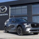 Solo el 34% de los propietarios aseguró que volvería a comprar el Mazda CX-90 PHEV. Este SUV híbrido enchufable arranca en 50.495 dólares, ofrece hasta siete plazas y una autonomía total de 500 millas. Sin embargo, parece no convencer plenamente en la experiencia diaria. Es el peor valorado de esta lista en fidelidad de clientes.