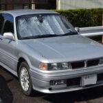 Un auténtico sleeper de finales de los 80. Con tracción total y motor turbo, ofrecía un rendimiento muy por encima de su imagen discreta. Fue el precursor directo del Lancer Evolution, pero nunca alcanzó su notoriedad.