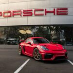 Minimalista y radical. Su chasis de fibra de carbono y motor central ofrecen una experiencia directa, sin filtros. No es cómodo, pero sí increíblemente puro.