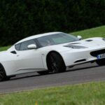 Uno de los Lotus más completos. Gran equilibrio dinámico, rendimiento sólido y un interior mucho más refinado que modelos anteriores.