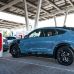 Uno de los rivales más directos del Model Y. Combina aceleración rápida, conducción silenciosa y versiones muy variadas. Las versiones más potentes logran cifras deportivas, mientras que las variantes base mantienen un buen equilibrio entre precio y autonomía.