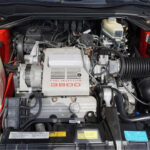 Considerado “indestructible”, este motor de GM fue usado durante décadas en múltiples marcas. Su diseño robusto y facilidad de reparación permitieron ver unidades superando las 250,000 millas sin grandes problemas. Un clásico de fiabilidad pura.