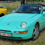 El Porsche 968 Convertible fue ignorado durante años, pero su equilibrio y manejo lo reposicionaron. Al ser el último Porsche de motor delantero y cuatro cilindros de su tipo, hoy tiene un atractivo especial entre coleccionistas.