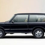 La evolución del Range Rover Classic añadió practicidad sin perder capacidades. Durante los 80 también recibió mejoras como interiores más lujosos, inyección electrónica y opción diésel, acercándolo aún más al segmento premium.