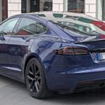 El Tesla Model S Plaid baja de los 2 segundos en condiciones ideales. Aunque depende del tipo de superficie, sigue siendo uno de los coches más rápidos y “accesibles” dentro de esta lista, gracias a su tecnología 100% eléctrica.