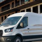 El Ford Bronco Sport fue uno de los pocos modelos de la marca que mejoró sus cifras, alcanzando 35.021 unidades vendidas y un crecimiento del 5%. Tras la salida del Escape, este SUV compacto gana protagonismo como opción asequible y aventurera. No llega al nivel extremo del Bronco tradicional, pero combina diseño robusto, buen consumo y precio atractivo.