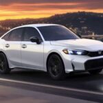 El Honda Civic 2026 es el ejemplo perfecto de equilibrio. Ofrece diseño deportivo, excelente consumo (cerca de 5 l/100 km en ciclo mixto) y una conducción muy refinada. Es uno de esos coches que nunca fallan: fiable, cómodo y con un valor de reventa muy alto.