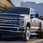 El diésel también tiene su lugar en esta lista con el Power Stroke Scorpion V8. Este motor alcanza los 475 CV y un brutal par de 1.050 lb-ft. Diseñado para pick-ups de gran tamaño, combina eficiencia con una capacidad de arrastre impresionante, siendo uno de los motores más influyentes en el segmento heavy-duty.