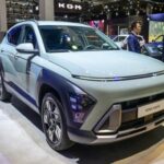 El premio al mejor SUV subcompacto fue para el Hyundai Kona 2026, uno de los modelos más completos de su categoría. Sobresale por diseño moderno, interior espacioso y un consumo combinado de 31 mpg. También suma la garantía de tren motriz de 10 años o 100.000 millas, una de las mejores del mercado. Para quienes buscan un SUV urbano equilibrado, es una referencia.