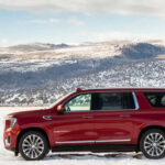 El GMC Yukon ofrece lujo, confort y una sorprendente durabilidad. A pesar de su precio más alto dentro de este grupo, es conocido por su capacidad para recorrer largas distancias sin fallos graves. Su conducción suave y silenciosa refuerza su atractivo.