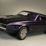 El Milano Concept apostó por una estética más europea, con líneas bajas y aerodinámicas. Aunque nunca llegó a producción, influyó en futuros diseños del Mustang y otros modelos de la marca.