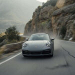 El Porsche 911 Carrera rompe con el mito de que los deportivos son poco fiables. Sus motores bóxer están sobredimensionados para soportar uso intensivo, mientras que la transmisión PDK funciona con gran precisión incluso en condiciones exigentes. Su estructura y suspensión presentan un desgaste mínimo.