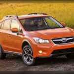 El Crosstrek 2013 arrastra problemas en el motor, incluyendo consumo de aceite y posibles fallos internos. También se han reportado comportamientos peligrosos en la dirección en condiciones de nieve o hielo. A esto se suman fallos en rodamientos de rueda y defectos estructurales que afectan la conducción, aumentando el riesgo de accidentes.