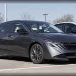 El Nissan Sentra mejora al RAV4 con un gasto aproximado de 5.852 dólares en una década. Durante los primeros cinco años sus costes son especialmente competitivos, situándose claramente por debajo de la media del segmento. Es uno de los coches más inteligentes para quien prioriza ahorro a largo plazo.