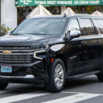 El Chevrolet Suburban es uno de los SUV más longevos del mercado norteamericano. Su estructura de gran tamaño, motores V8 de larga duración y enfoque en el uso intensivo permiten que muchos ejemplares superen ampliamente las 250.000 millas. Es un modelo diseñado para trabajo duro, transporte familiar y largas distancias sin comprometer la fiabilidad.