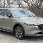 El Mazda CX-5 equilibra fiabilidad y agrado de conducción. Sus motores atmosféricos y la calidad interior ayudan a envejecer mejor que muchos rivales.