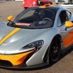 Uno de los pioneros híbridos de alto rendimiento. Con 903 CV combinados, marcó el camino de los hypercars modernos. Su producción corta lo hace extremadamente exclusivo.