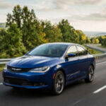 El Chrysler 200 ha recibido críticas constantes por su fiabilidad mecánica.

Los problemas en la transmisión automática y el comportamiento irregular del motor son los fallos más citados por mecánicos.

A largo plazo, su mantenimiento puede resultar menos eficiente que el de otros sedanes de la misma categoría.