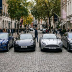 Marcas tradicionales como BMW, Mercedes-Benz o Audi siguen siendo referentes, especialmente en ingeniería y calidad de construcción. Sin embargo, la llegada de nuevos fabricantes ha equilibrado el terreno competitivo, incorporando tecnologías disruptivas que obligan a los gigantes históricos a acelerar su innovación.