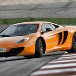 Un hito técnico para McLaren. Chasis monocasco de carbono, gran confort y un V8 biturbo extremadamente potente.