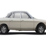 Ganador del European Car of the Year en 1968, este sedán alemán contaba con motor rotativo Wankel y diseño aerodinámico. La complejidad de su mecánica y problemas de fiabilidad limitaron su éxito a pesar de su concepto futurista.