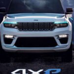 El Jeep Grand Cherokee 4xe combina electrificación y capacidades off-road, pero su complejidad técnica juega en su contra. Los fallos en el sistema híbrido enchufable afectan directamente a su fiabilidad, generando dudas incluso entre los usuarios más fieles a la marca.