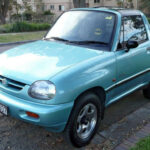 El Suzuki X-90 es un claro ejemplo de concepto mal ejecutado. Intentó ser SUV y deportivo al mismo tiempo, pero no logró ser bueno en ninguno. Poco potente, incómodo y con pobre comportamiento dinámico.