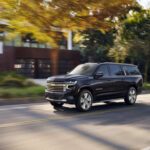 El Chevrolet Suburban es uno de los SUV más longevos del mercado, con capacidad para superar las 265.000 millas. Su tamaño, resistencia y fiabilidad lo hacen ideal para uso intensivo, superando incluso a varios rivales directos.