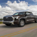 El RAV4 Hybrid mantiene el ADN de la marca: fiabilidad, eficiencia y practicidad. Con consumos cercanos a los 38 mpg y una conducción cómoda, es uno de los SUV más equilibrados del mercado, ideal para el uso diario sin complicaciones.