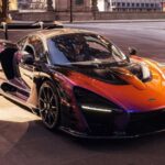 El McLaren Senna es una máquina extrema centrada en el rendimiento en pista. Con 789 CV y un peso muy contenido, ofrece una experiencia de conducción brutal. Su diseño prioriza la aerodinámica sobre la estética, logrando niveles de agarre excepcionales.