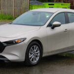 Mazda ha logrado posicionarse como una alternativa casi premium dentro del segmento asequible. Con un precio medio de 32.787 dólares y modelos como Mazda3 o CX-30, ofrece un coste de mantenimiento de unos 1.877 dólares en cinco años. Su equilibrio entre diseño, tecnología y durabilidad la convierte en una de las sorpresas del ranking.