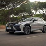 El Lexus RZ se convierte en una de las sorpresas del año con 4.456 unidades vendidas. Su crecimiento del 207% interanual refleja una evolución técnica clave, con mejoras en autonomía, potencia y una nueva versión deportiva que refuerza su atractivo frente a rivales directos.