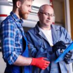 J.D. Power consulta a propietarios de vehículos modelo 2023 tras tres años de uso real. Los participantes informan incidencias en 184 posibles problemas divididos en nueve categorías. El resultado se expresa en PP100 (problemas por cada 100 vehículos): cuanto más bajo es el número, mejor fiabilidad demuestra la marca.