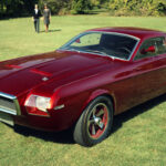 Este concept de finales de los 60 exploró un diseño más agresivo, con un frontal alargado y soluciones aerodinámicas avanzadas. Muchas de sus ideas no llegaron a producción, pero ayudaron a evolucionar el modelo.