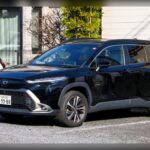 Dentro de la propia marca japonesa aparece el Toyota Corolla Cross, que necesita unos 5.831 dólares en mantenimiento durante diez años. Además, ofrece una fiabilidad muy sólida y menor riesgo de averías graves frente a muchos SUV compactos rivales. Es el Toyota más lógico para quien quiere gastar menos que con un RAV4.