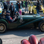 El Lotus 7 representa la filosofía de “ligereza extrema” de Colin Chapman. Su diseño minimalista priorizaba la relación peso-potencia por encima del confort. Esta fórmula lo convirtió en un referente del automovilismo amateur y en la base de múltiples reinterpretaciones modernas.