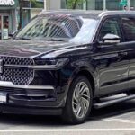 El lujoso Lincoln Navigator forma parte de una campaña que afecta a 274.000 vehículos por una interferencia en las líneas de freno que podría provocar pérdida de capacidad de frenado. En un SUV grande y pesado, este riesgo es especialmente serio.

Lincoln ha construido su imagen alrededor del confort premium, pero cuando surgen defectos de esta magnitud, el impacto reputacional es inmediato. Muchos clientes esperan excelencia total en un modelo de este precio y categoría.